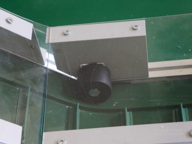 低端加平臺導條擋板上方加透明亞克力護罩爬坡皮帶輸送機