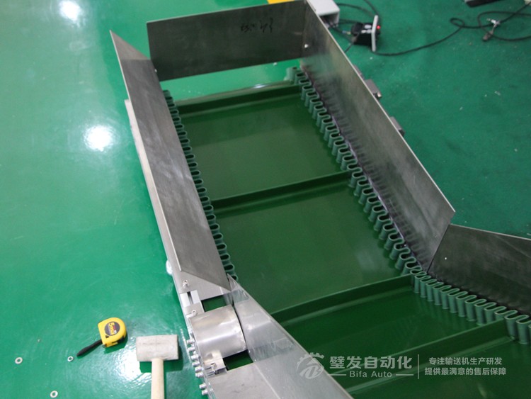 即加裙邊擋板又加鍍鋅擋邊Z字形爬坡輸送機