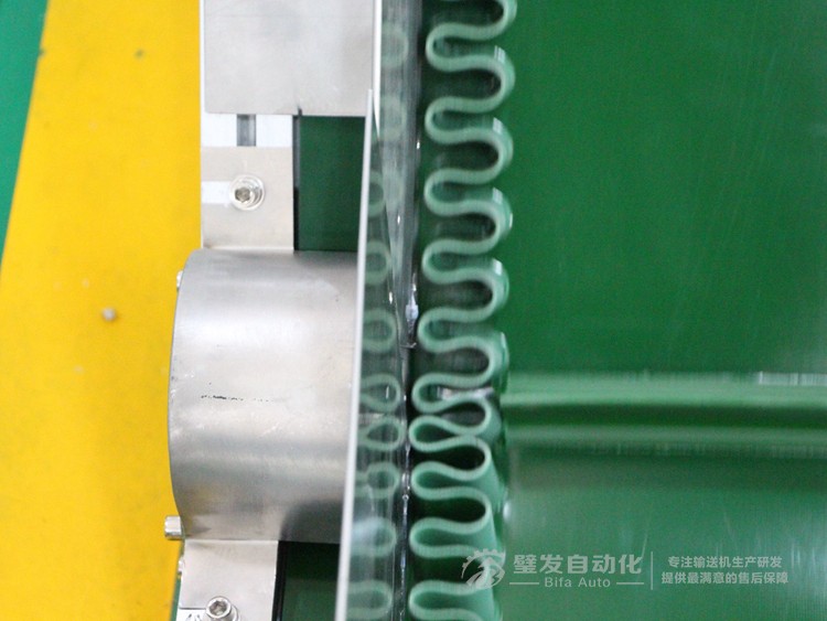 即加裙邊擋板又加鍍鋅擋邊Z字形爬坡輸送機