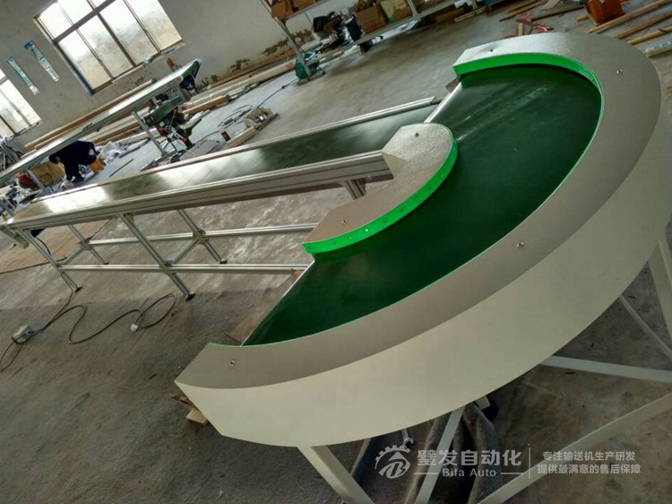 180度轉彎機銜接直線輸送機