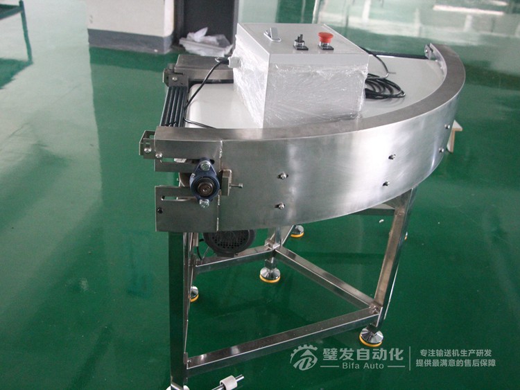 整機(jī)不銹鋼白色食品級皮帶90度轉(zhuǎn)彎機(jī)